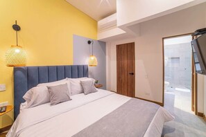 3 bedrooms, iron/ironing board, travel crib, WiFi - E104 - Fantastic Two Story 3-bed / 3-bath Unit (Cali)