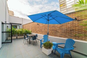Outdoor dining - E303 - Top Floor 3-Bed With Private Terrace & A/C (Cali)