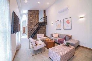 TV, offices - E303 - Top Floor 3-Bed With Private Terrace & A/C (Cali)