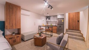 A compact living space with a kitchenette, a dining area, and a sofa. - E204 - Cozy Studio, Fast WiFi, A/C, Hot Water (Cali)