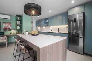 Fridge, microwave, oven, stovetop - Hygge 301 - 2-Bed Beauty | Balcony | Near Granada (Cali)