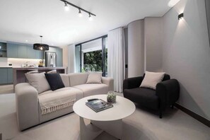 Televisión y oficina 