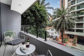 Outdoor dining - Hygge 301 - 2-Bed Beauty | Balcony | Near Granada (Cali)