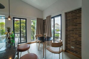 Dining - E301 - Amazing Top Floor Studio in Centenario (Cali)