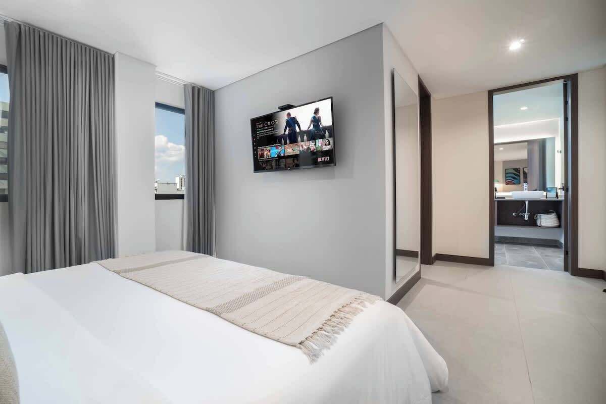 3 bedrooms, desk, iron/ironing board, travel cot