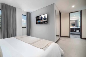 3 camere, una scrivania, ferro/asse da stiro, culla da viaggio