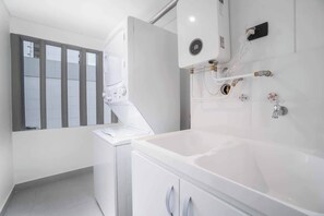 Dusche, Haartrockner, Seife, Shampoo