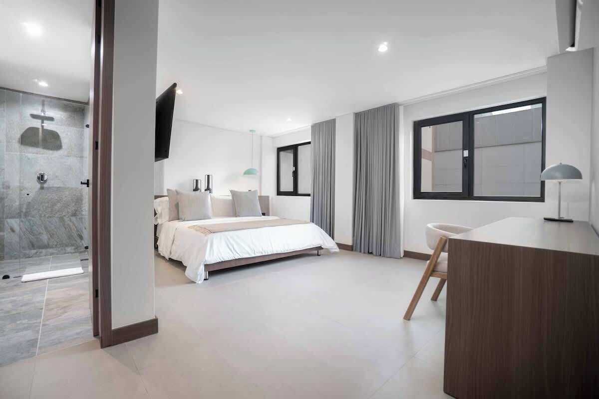 2 bedrooms, desk, iron/ironing board, WiFi