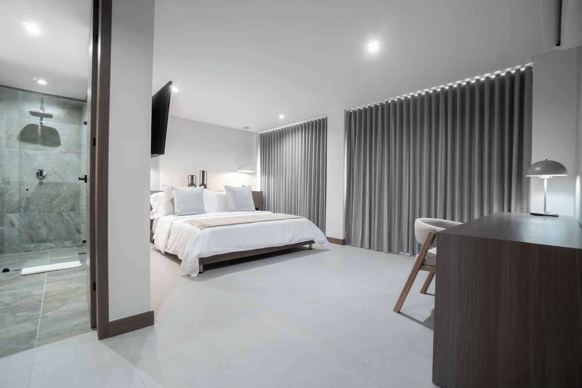 2 habitaciones, escritorio, tabla de planchar con plancha y wifi 