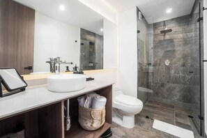 Douche, sèche-cheveux