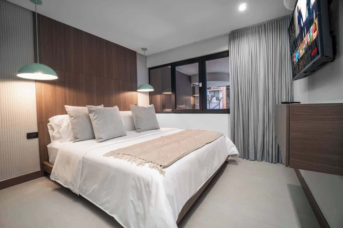 3 bedrooms, desk, iron/ironing board, travel crib