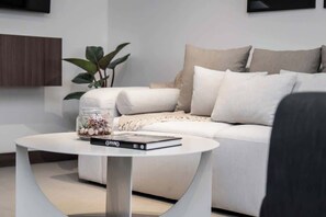 TV, offices - Hygge 101 - 3BR | 3Bath - Ultimate Cali Coziness (Cali)