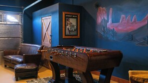 Game room - Joshua Tree Rocky Point Retreat: Comfort, Fun, and Adventure Await! (Yucca Valley)