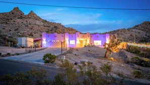Exterior - Joshua Tree Rocky Point Retreat: Comfort, Fun, and Adventure Await! (Yucca Valley)