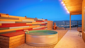 Terrace/patio - Joshua Tree Rocky Point Retreat: Comfort, Fun, and Adventure Await! (Yucca Valley)