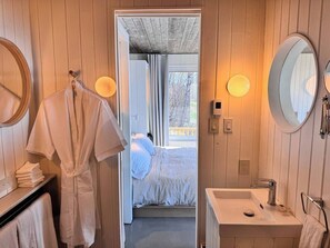 1 bedroom, WiFi, bed sheets - Chalet Le Petit Madrier | Charlevoix (La Malbaie)
