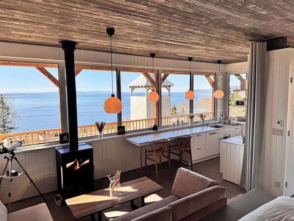 Fireplace, table football - Chalet Le Petit Madrier | Charlevoix (La Malbaie)