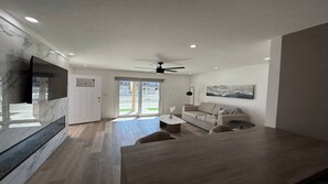 Appartement, 1 très grand lit et 1 canapé-lit (Ocean Breeze 1B) | Coin séjour