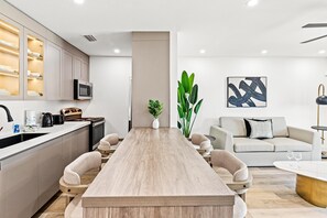 Apartamento, 1 cama de matrimonio grande con sofá cama (Ocean Breeze 2B) | Restauración