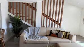 Appartement, plusieurs lits (Ocean Breeze 2C) | Coin séjour