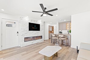 Huoneisto, 1 suuri parisänky ja vuodesohva (Ocean Breeze 3B) | Oleskelualue