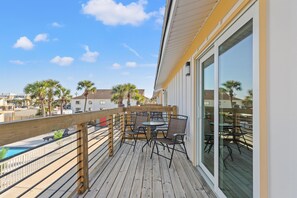 Apartment, Multiple Beds (Ocean Breeze 3C) | Outdoor dining