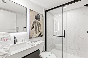 Apartment, Multiple Beds (Ocean Breeze 3C) | Bathroom - Ocean Breeze 3C (Panama City Beach)