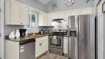 Condo, 1 Queen Bed with Sofa bed, Balcony (Sand Castles West A4) | Private kitchen | Fridge, microwave, oven, stovetop