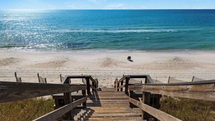 Sand Cliffs 108: Steps to Beach & Pool Access!