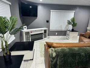 Living area - Private 3BR Family Home Sleeps 7 (Los Angeles)