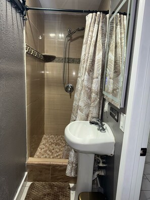 Shower, hair dryer, towels, soap - Private 3BR Family Home Sleeps 7 (Los Angeles)