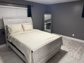 Iron/ironing board, WiFi, bed sheets - Private 3BR Family Home Sleeps 7 (Los Angeles)