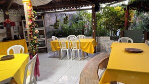 Mini-fridge, microwave, oven, cookware/dishes/utensils - Pousada CHT Refúgio Espiritual e Saúde (Vera Cruz)