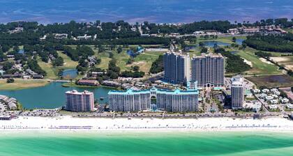 Sleeps 8 w/ Resort Pools, Tennis, Golf & Beach Access + Attraction Tickets!