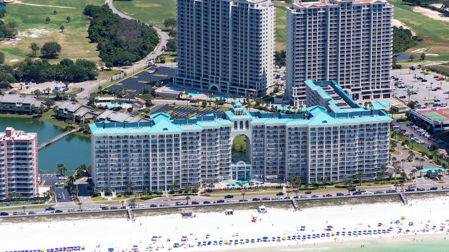 Sleeps 8 w/ Resort Pools, Tennis, Golf & Beach Access + Attraction Tickets!