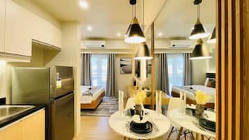 Iron/ironing board, bed sheets, wheelchair access