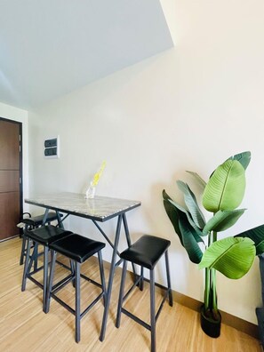 Dining - A Comfortable & Well-Equipped Iloilo (Iloilo City)