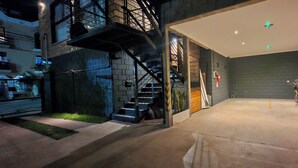 A modern building with a staircase, a motorcycle, and a fire extinguisher. - Vivisierras, Duplex 2, Vill.a Carlos Paz, downtown, lake front, 3 bedrooms, premium (Villa Carlos Paz)