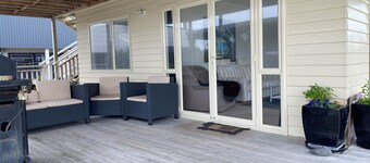 WHITIANGA DOWNSTAIRS FLAT WITH CAR AND BOAT PARKING