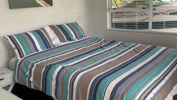 2 chambres, fer et planche à repasser, Wi-Fi, draps fournis