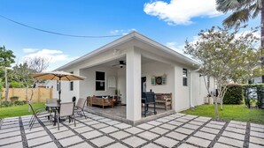 Outdoor dining - 4bed 2bath, LMC, Airport, The Fort (Fort Lauderdale)