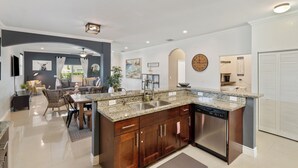 Interior - 4bed 2bath, LMC, Airport, The Fort (Fort Lauderdale)