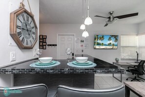 Interior - Charming Private Apartment with Full Kitchen – Perfect Location! (Fort Lauderdale)