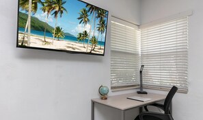 Interior - Charming Private Apartment with Full Kitchen – Perfect Location! (Fort Lauderdale)