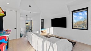 Children’s area - New! 6 BR, 4.5B, Pool, Hot Tub, Cold Plunges, Outdoor Sauna, Bar, 9 TVs, Arcade (Austin)