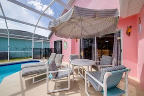 Terrace/patio - Cozy home with south facing pool with lake view (Davenport)