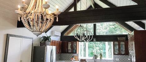 Microondas, horno, placa de cocina, lavavajillas