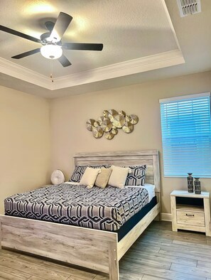 4 bedrooms, free WiFi, bed sheets - Dream Vacation Home near Disney (Kissimmee)