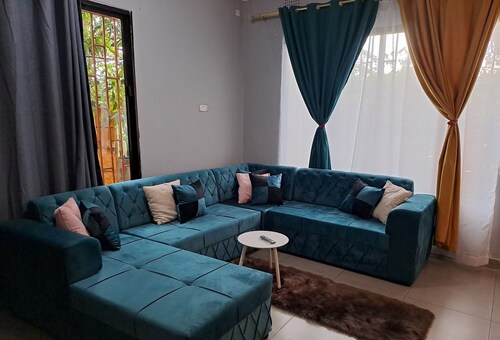 The Little Cave, Charming 2-bedroom apartment in marvelous Livingstone with WiFi