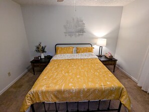 3 bedrooms, desk, iron/ironing board, WiFi - Fort Leonard Wood.  Saint Robert cottage Home. (Saint Robert)